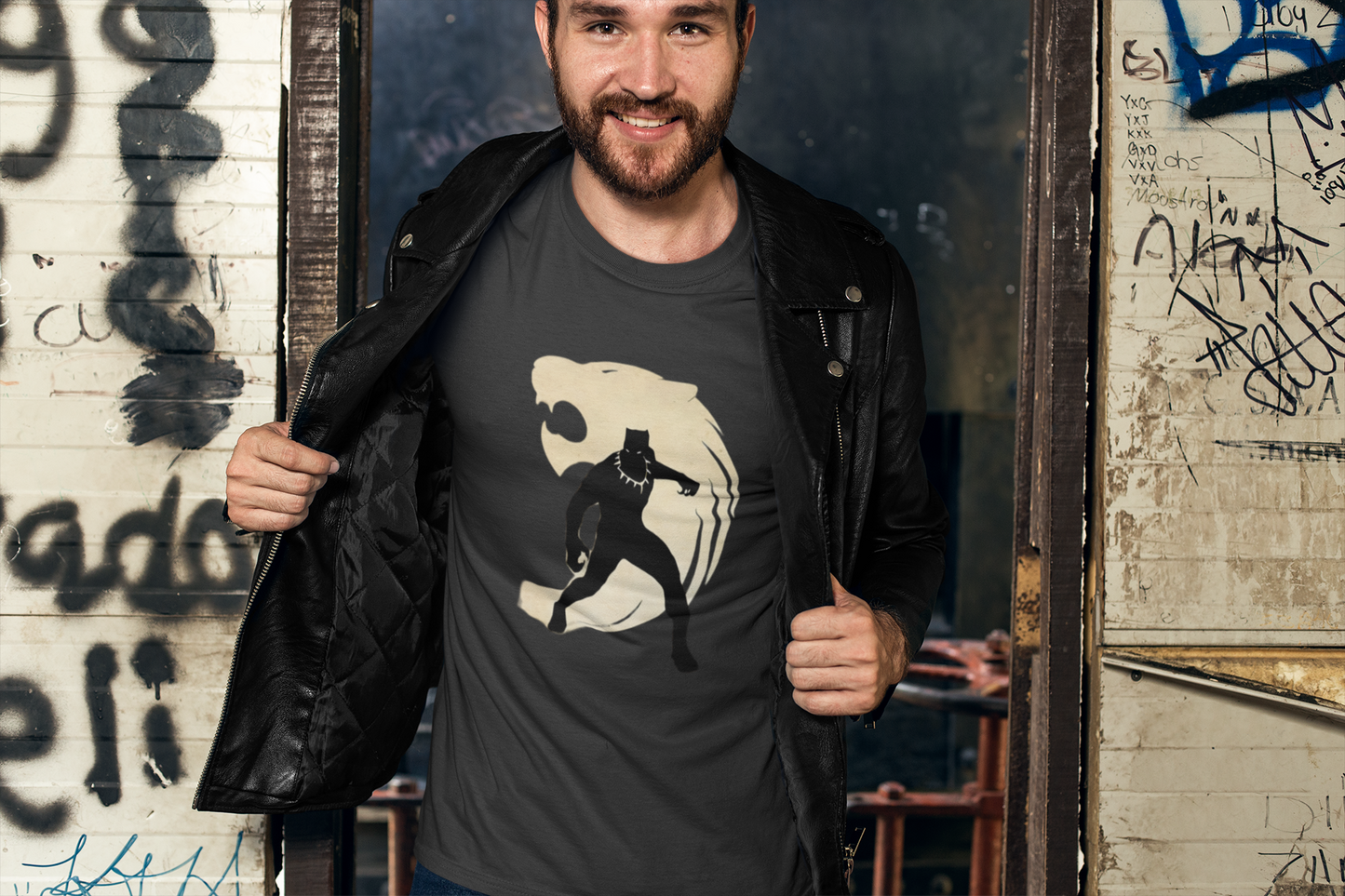 Black Panther Graphic T-Shirt - Regular fit