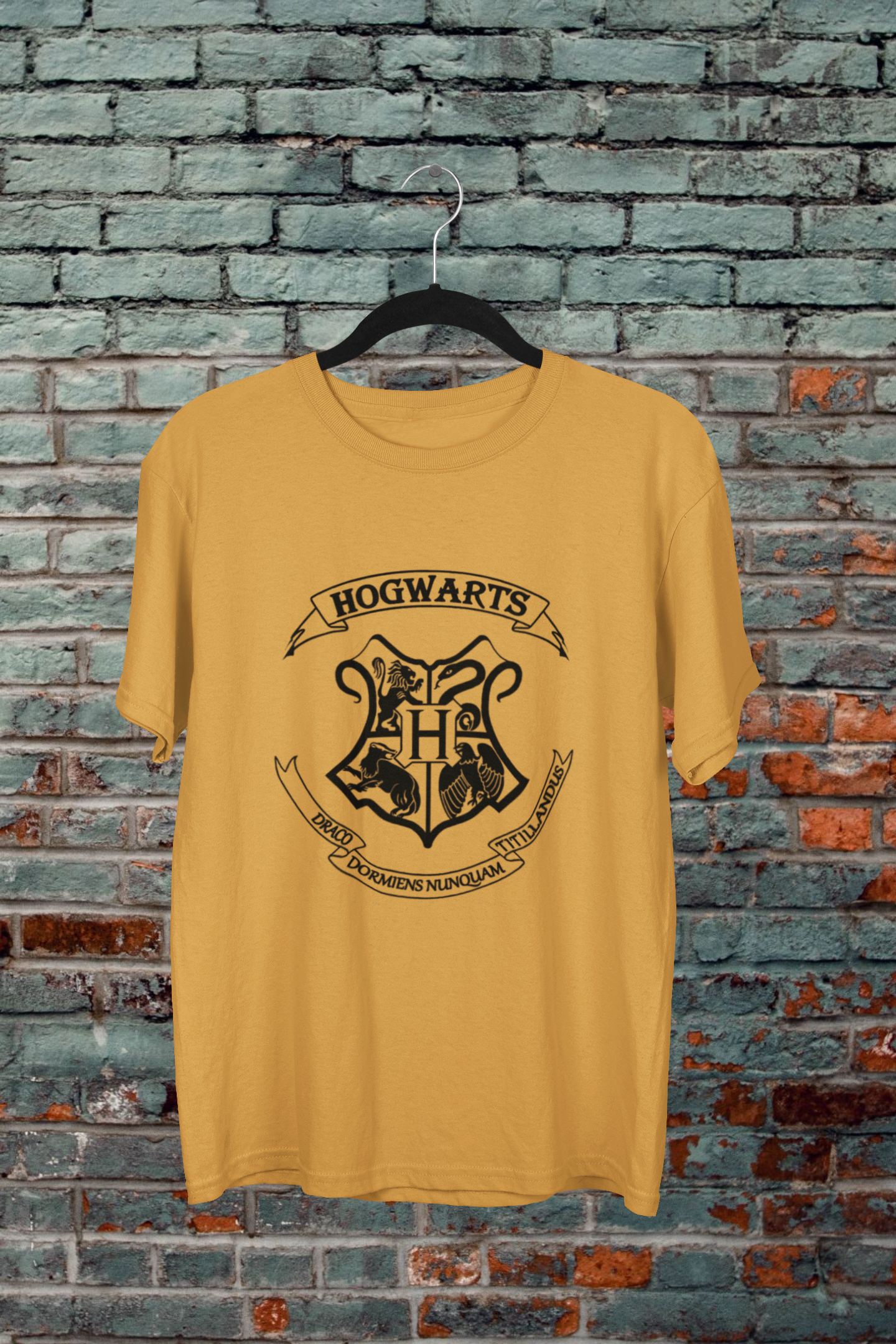Hogwarts Black Logo T-Shirt - Regular fit