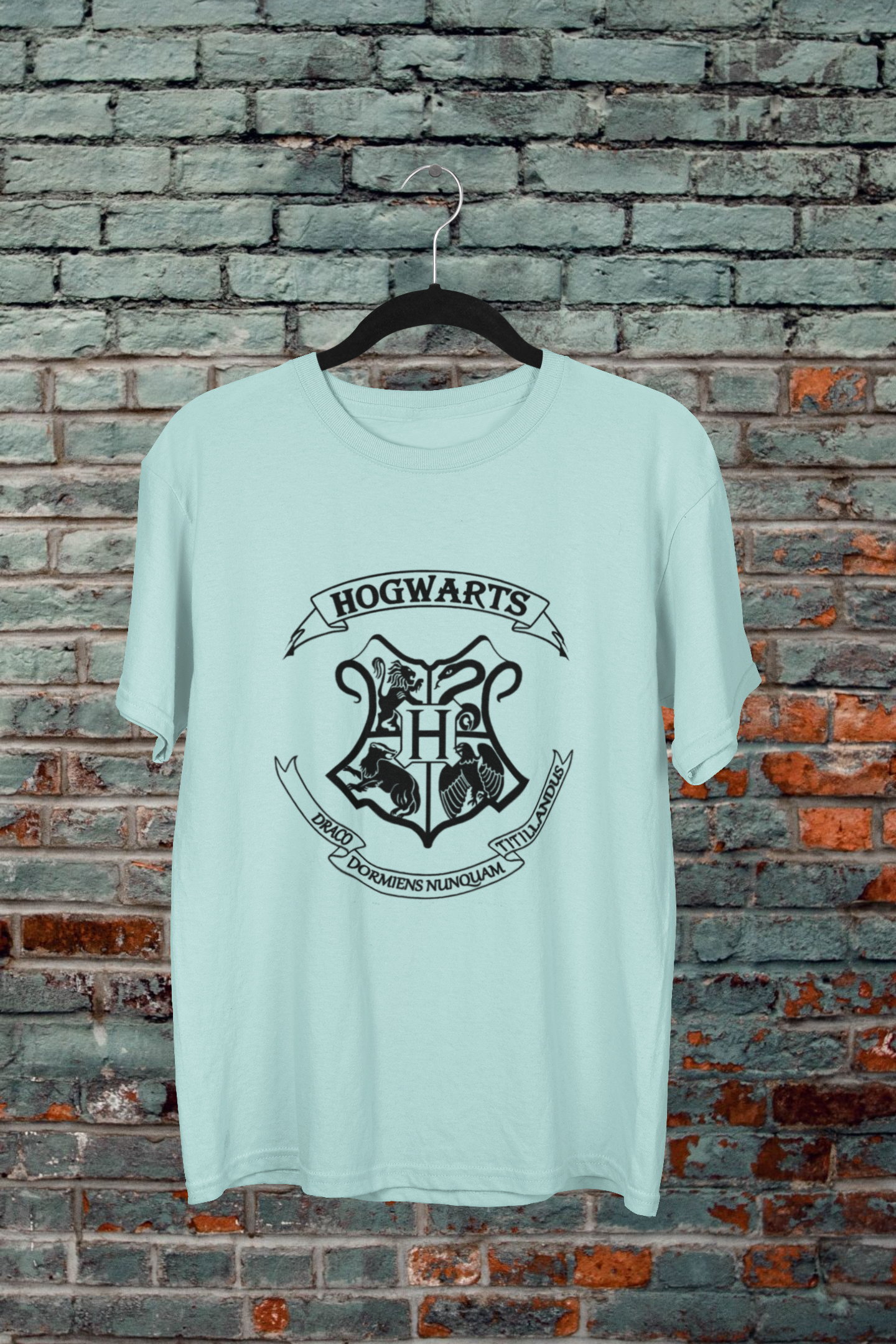 Hogwarts Black Logo T-Shirt - Regular fit