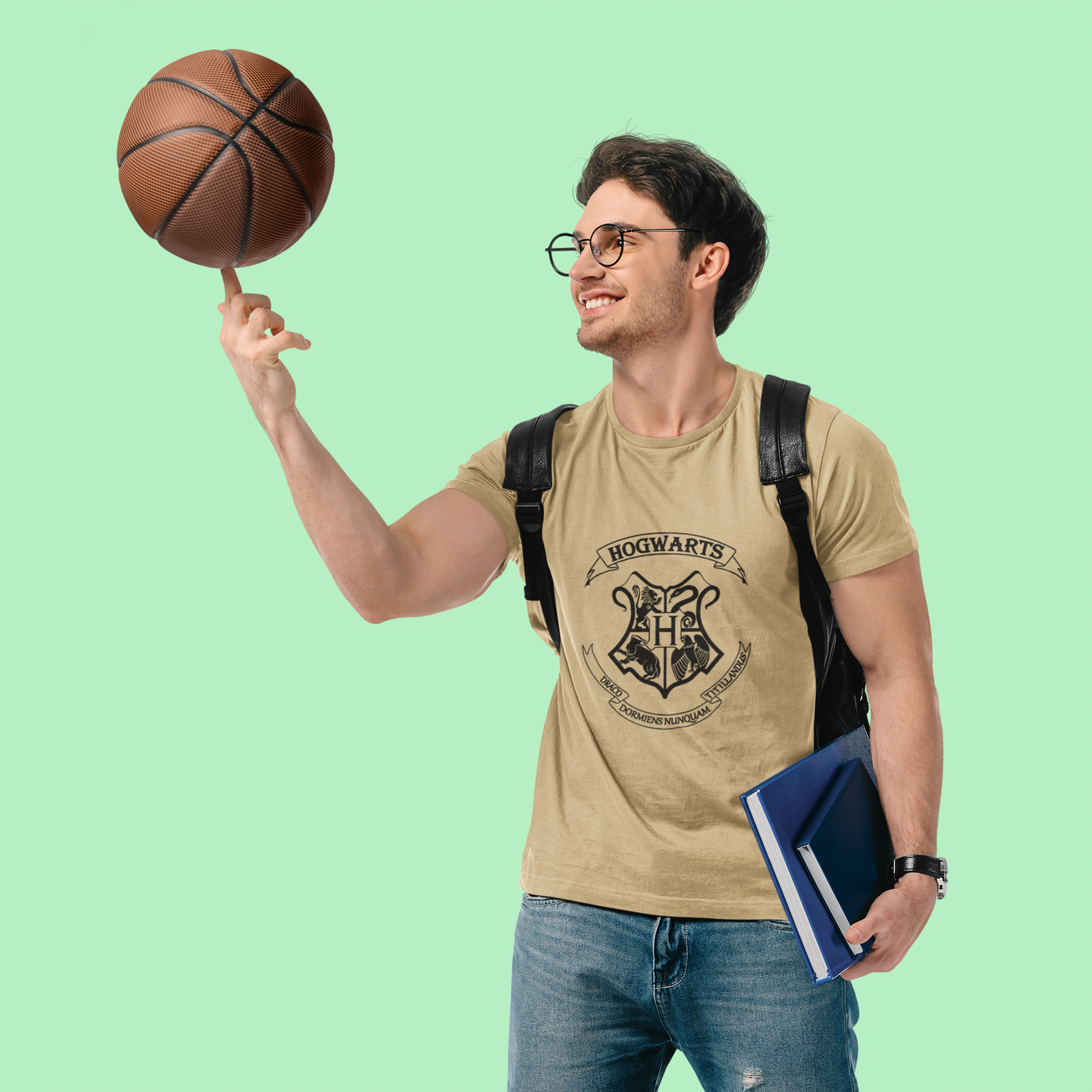 Hogwarts Black Logo T-Shirt - Regular fit
