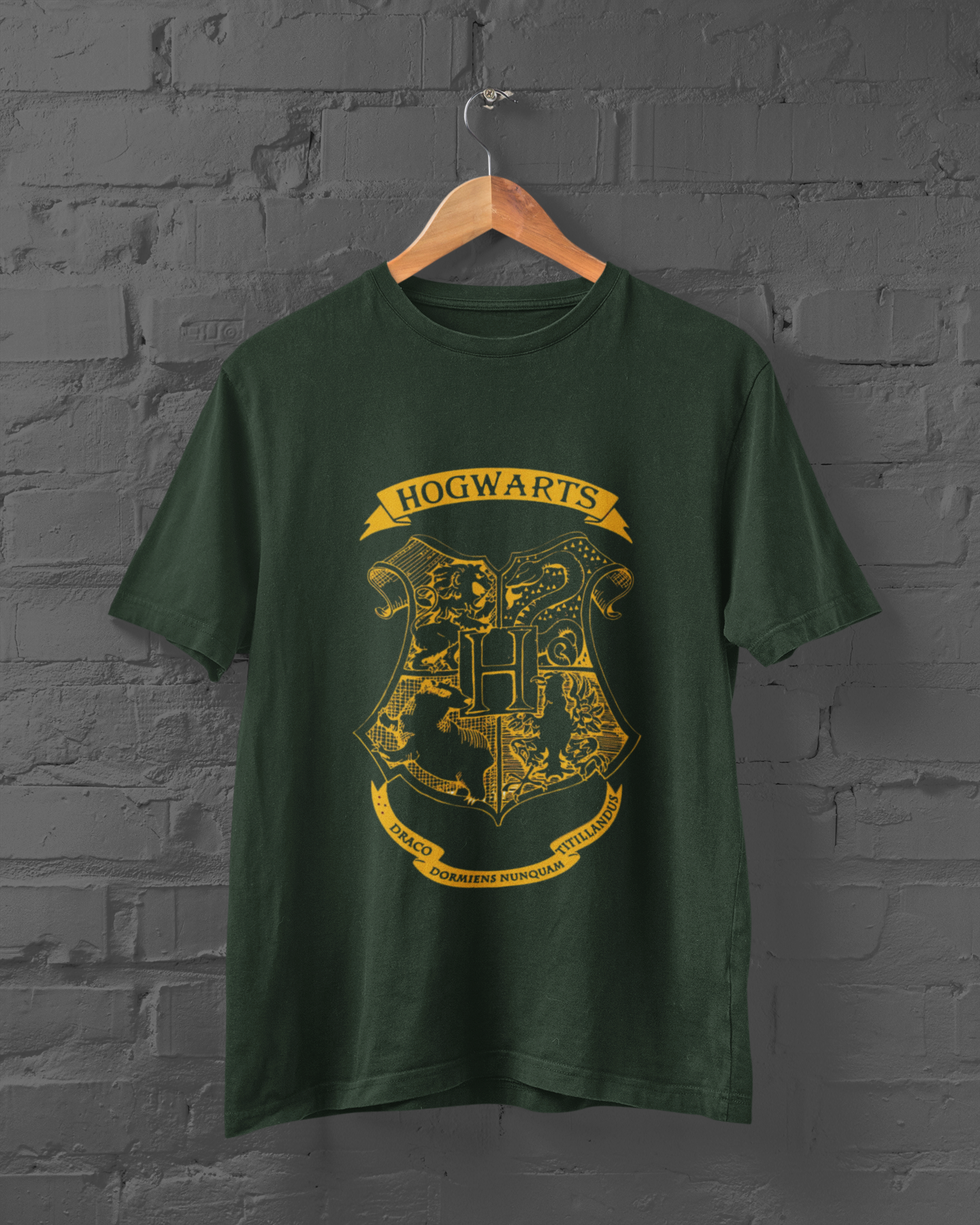 Hogwarts Logo T-Shirt - Regular fit