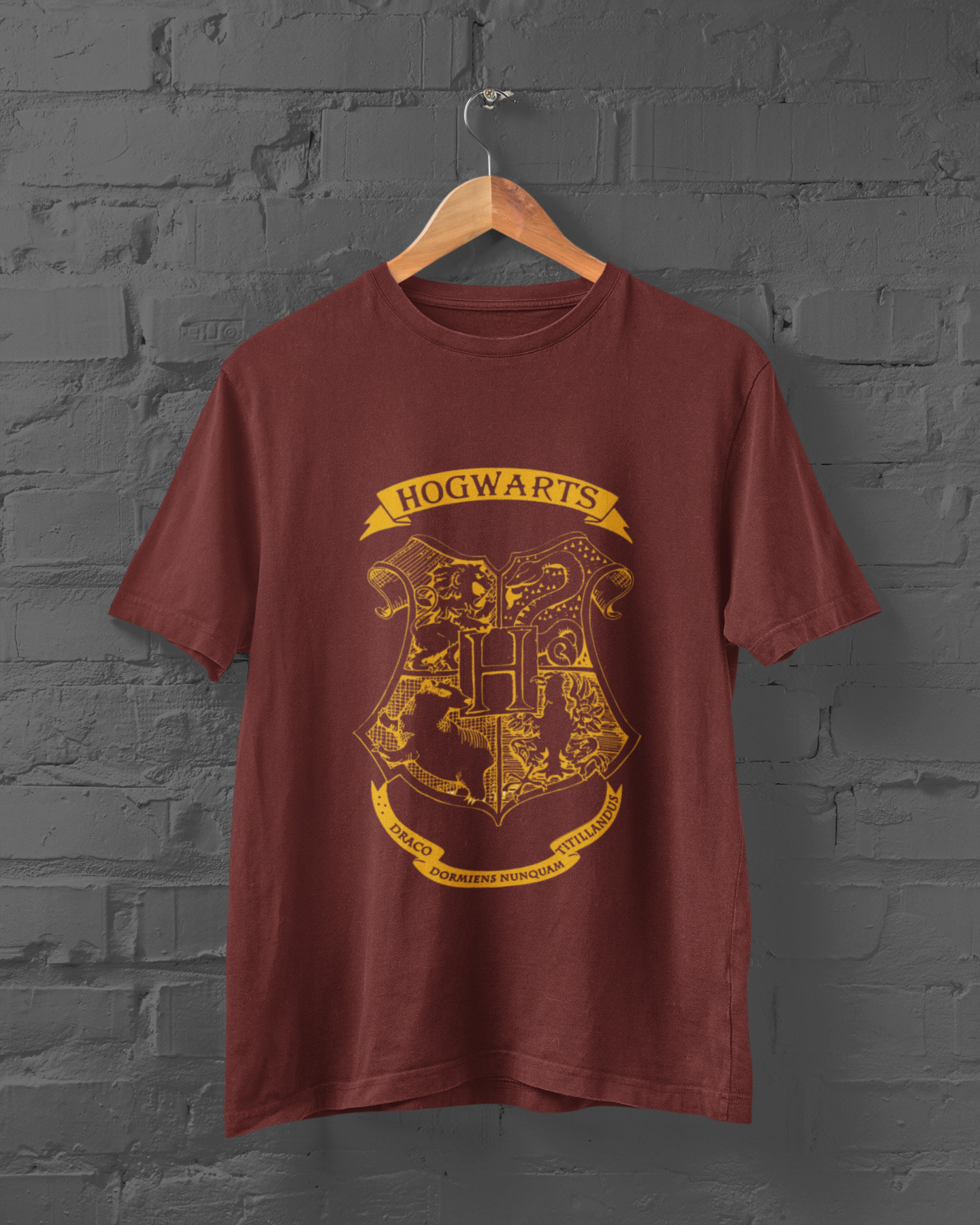 Hogwarts Logo T-Shirt - Regular fit