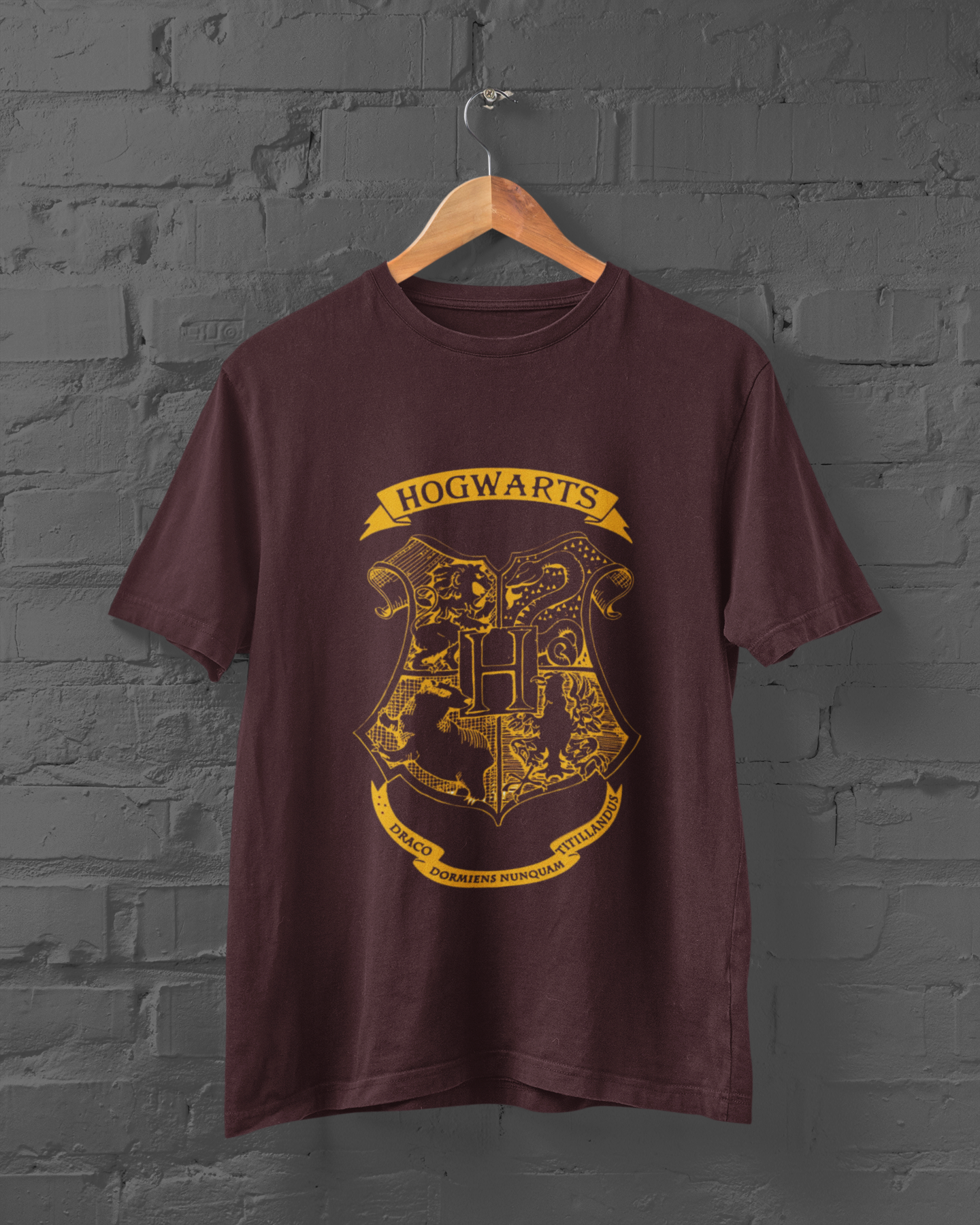 Hogwarts Logo T-Shirt - Regular fit