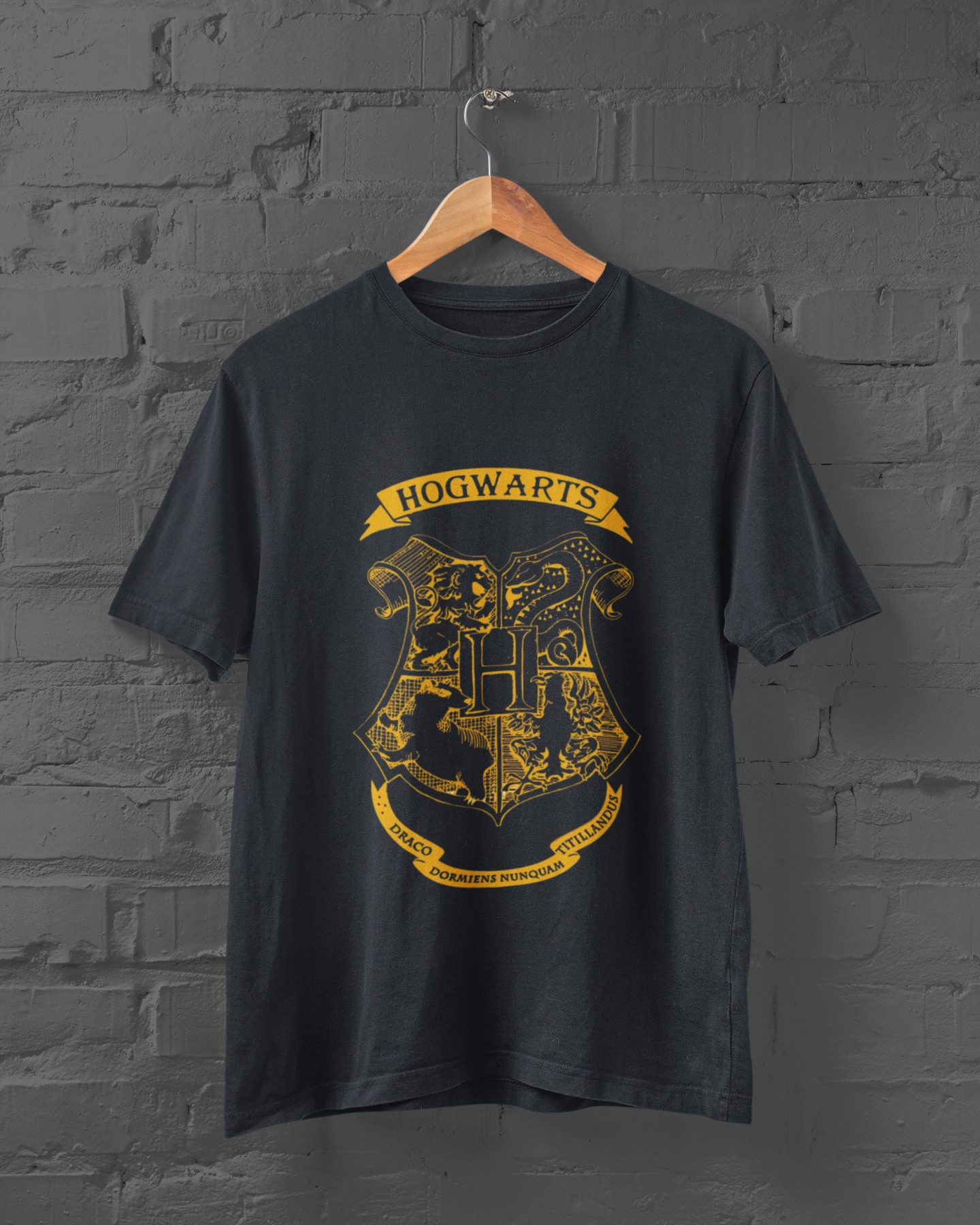 Hogwarts Logo T-Shirt - Regular fit