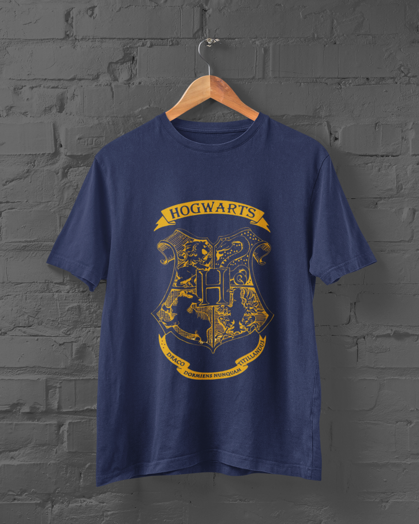 Hogwarts Logo T-Shirt - Regular fit