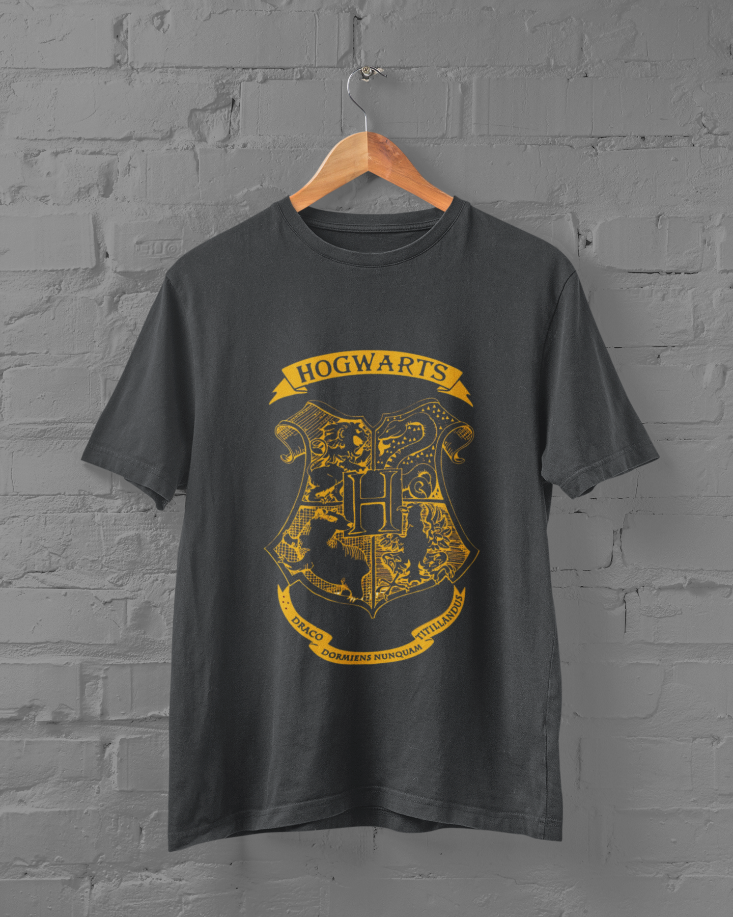 Hogwarts Logo T-Shirt - Regular fit
